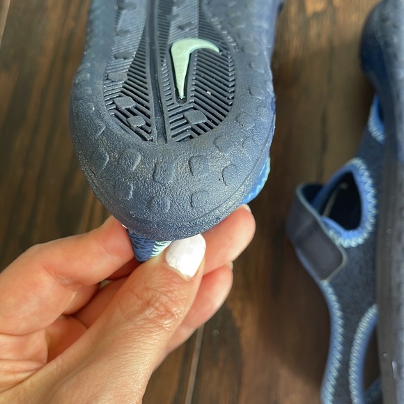 Nike - Picture 5 of 7